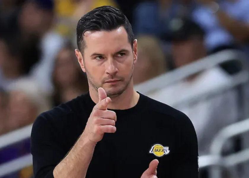 云开体育-湖人防守没救了！资源不够，雷迪克无体系支撑，对手疯狂点东契奇